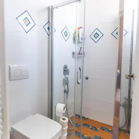 Ugi House - Center *