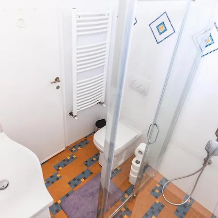 Ugi House - Center Apartman